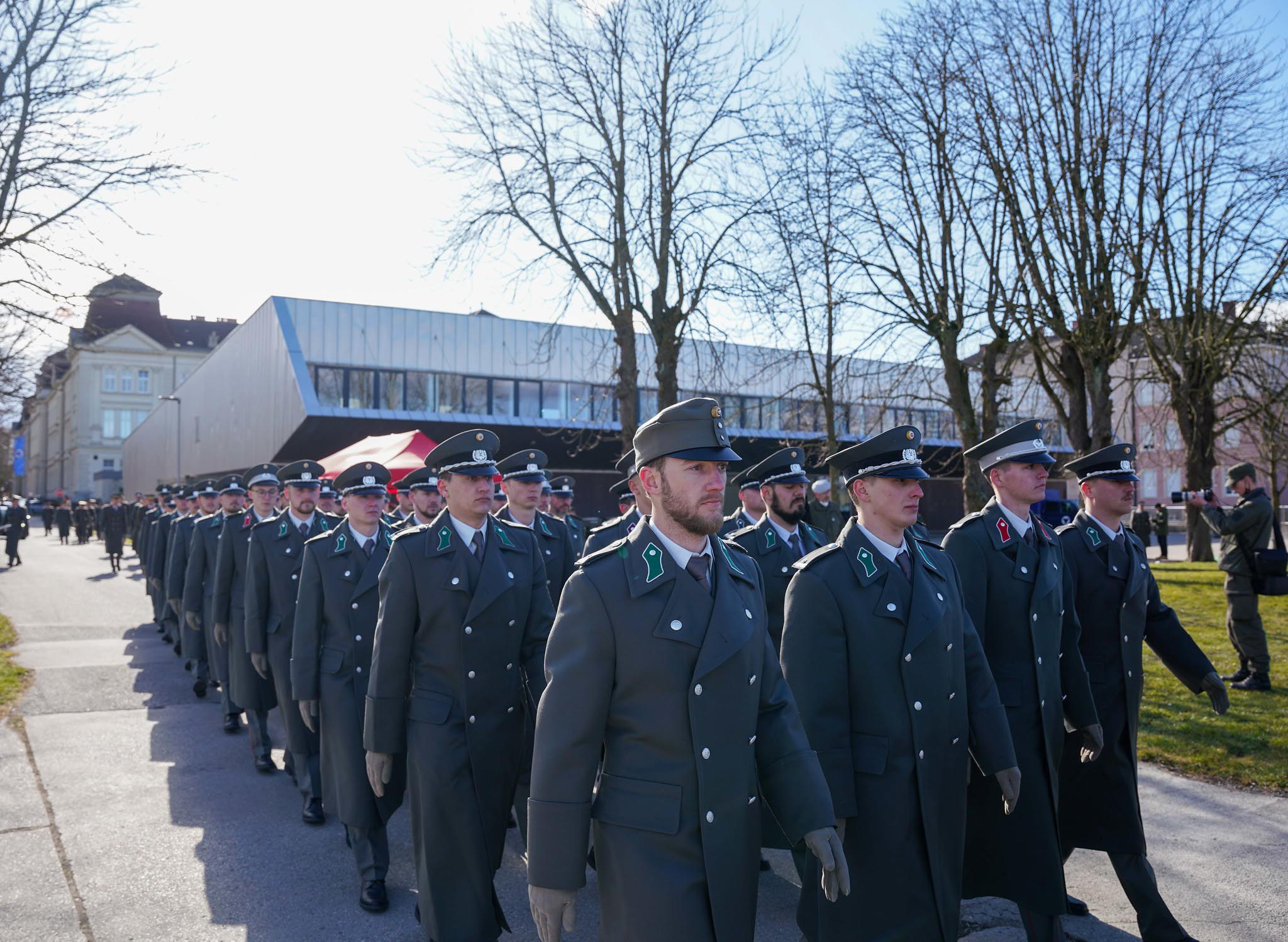 Unteroffiziere in Formation